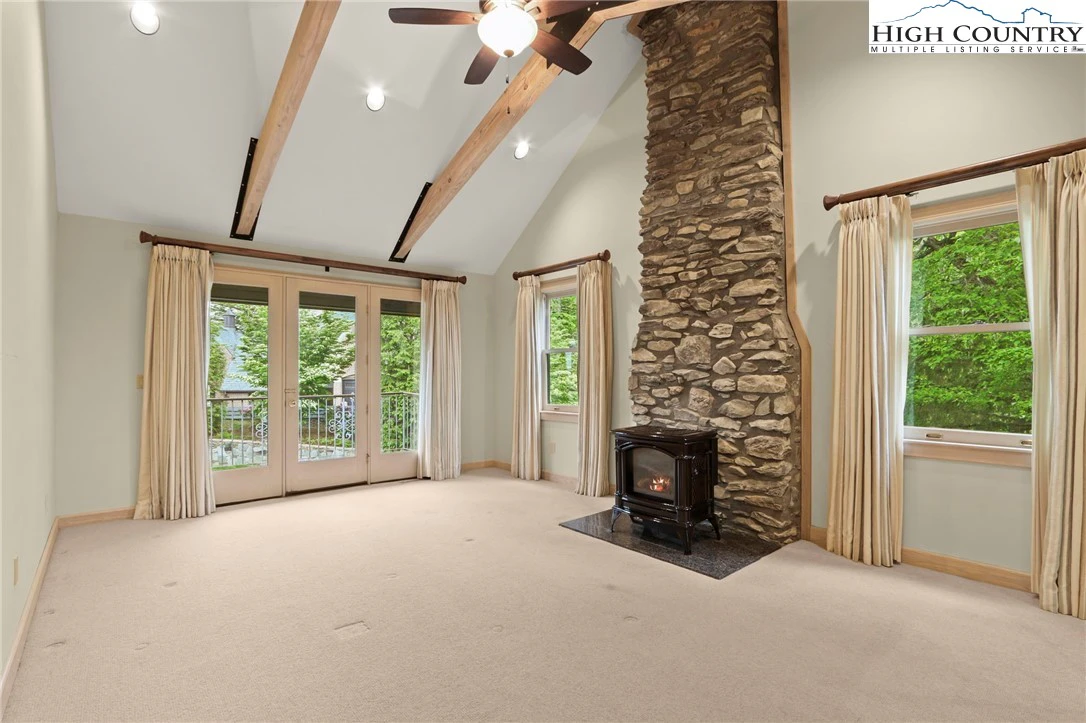 Image number 13 for the current listing