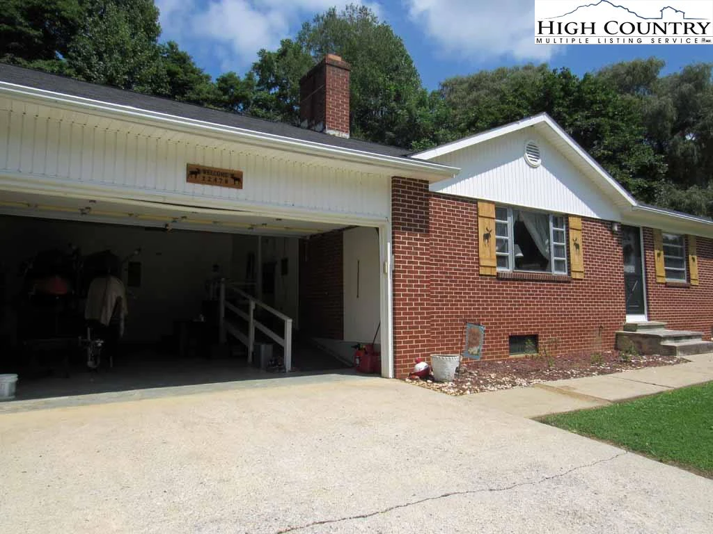 Image number 21 for the current listing