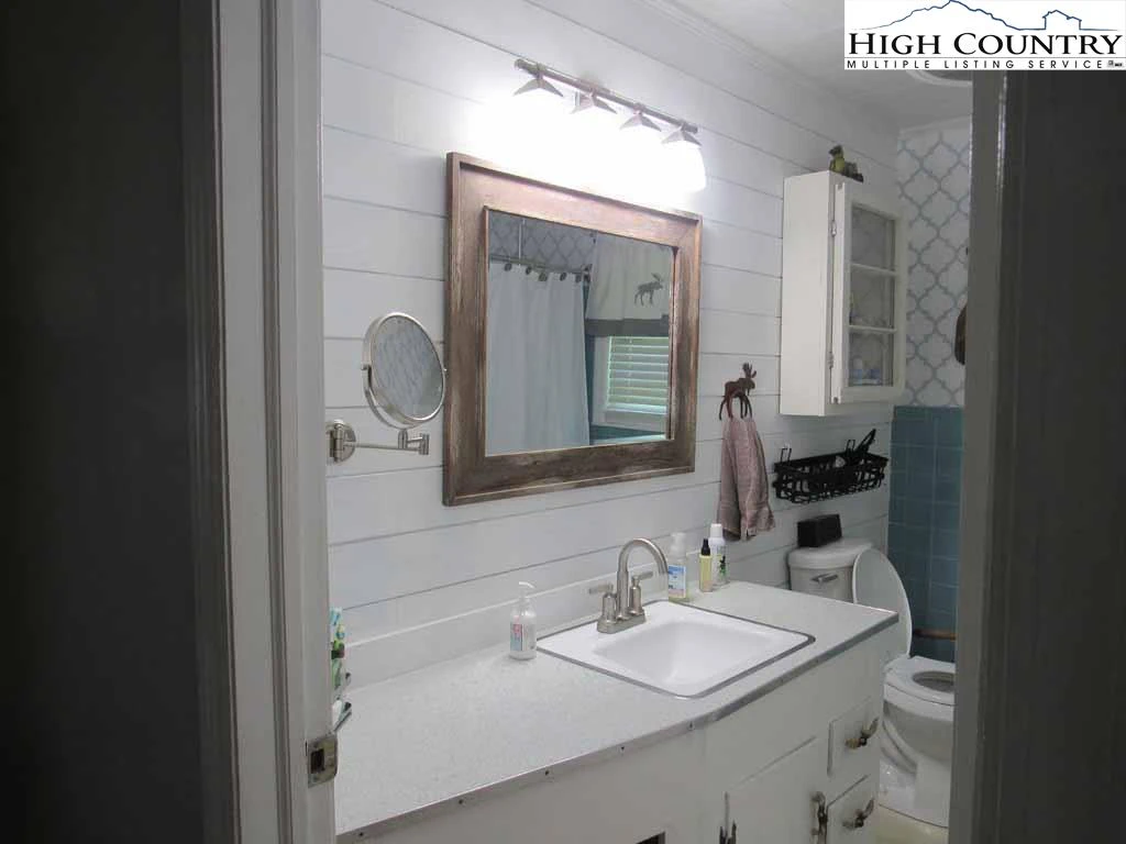 Image number 6 for the current listing