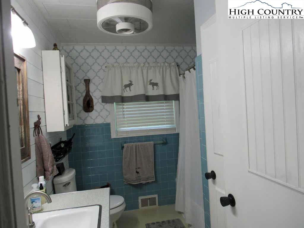Image number 7 for the current listing