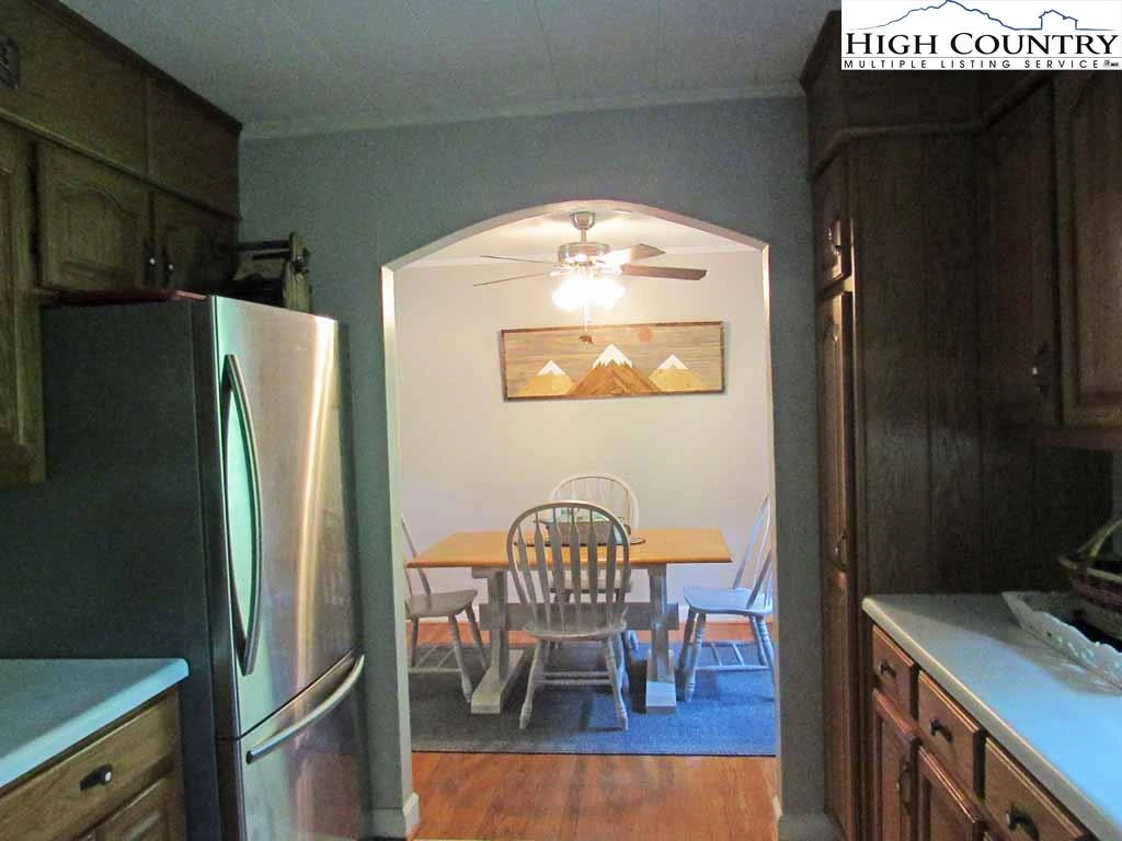 Image number 9 for the current listing