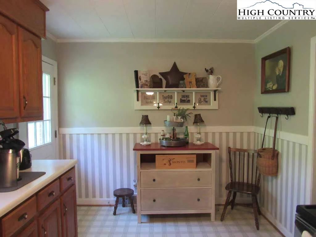 Image number 2 for the current listing