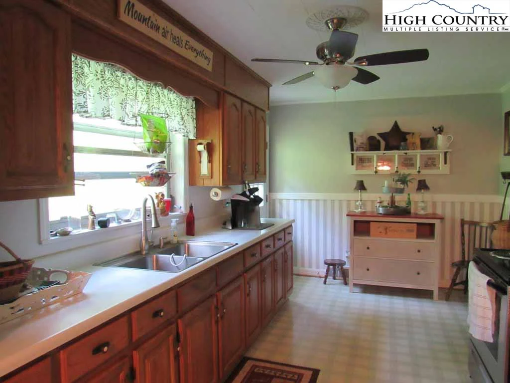 Image number 12 for the current listing