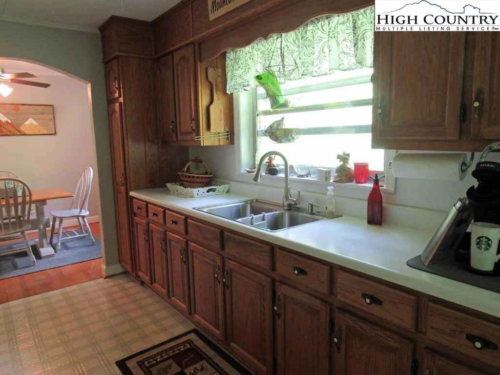 Image number 13 for the current listing