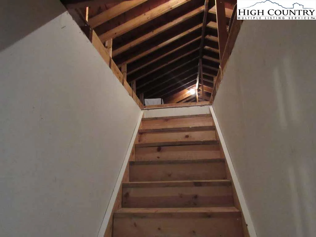 Image number 14 for the current listing