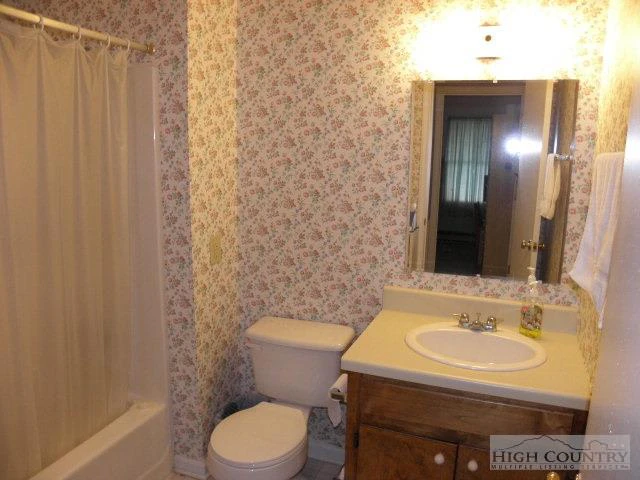 Image number 15 for the current listing