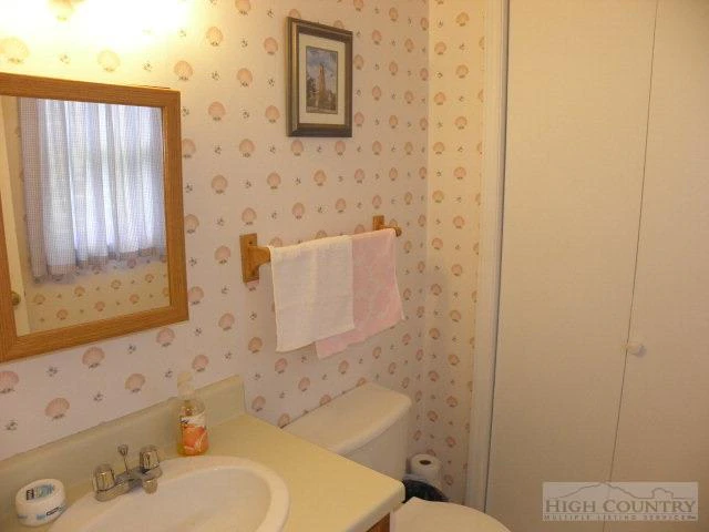 Image number 14 for the current listing