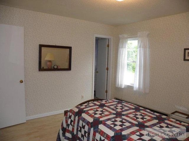 Image number 20 for the current listing