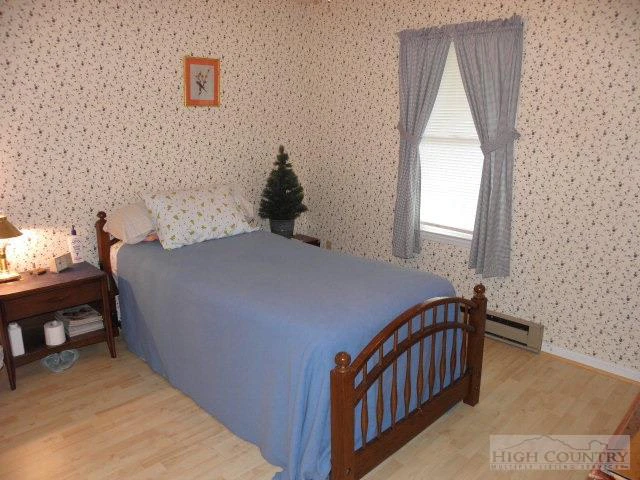 Image number 18 for the current listing