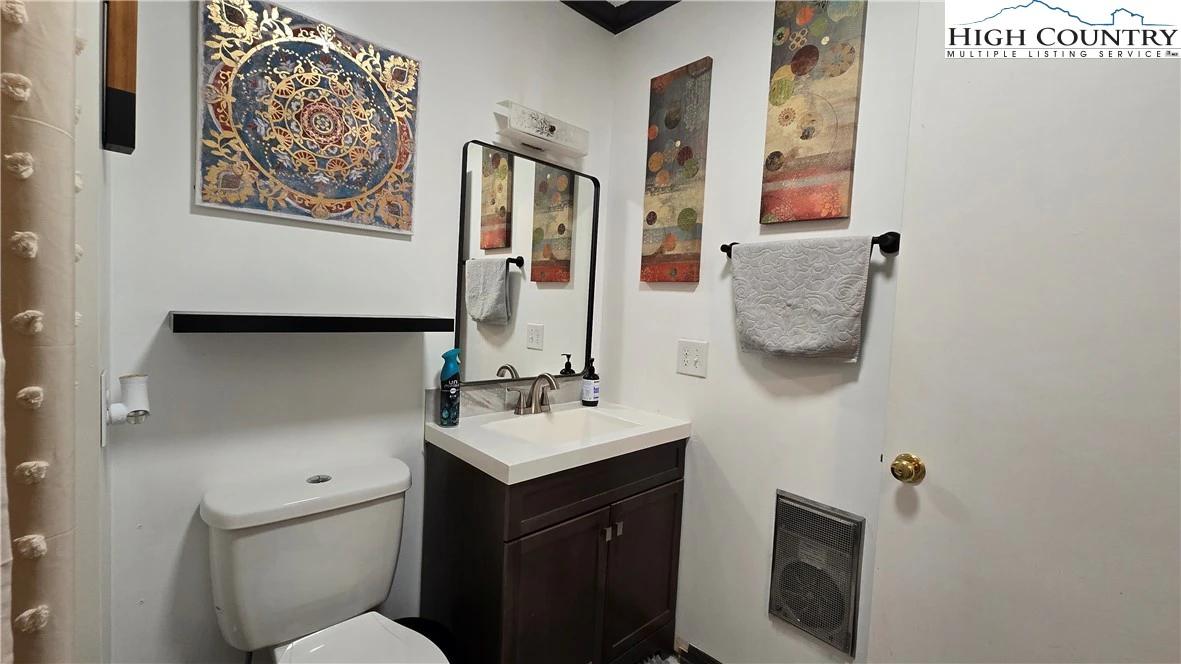 Image number 3 for the current listing