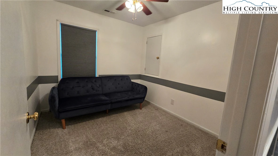 Image number 4 for the current listing