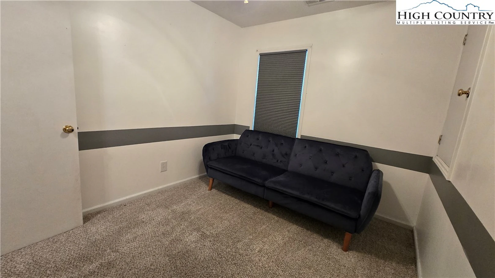Image number 5 for the current listing