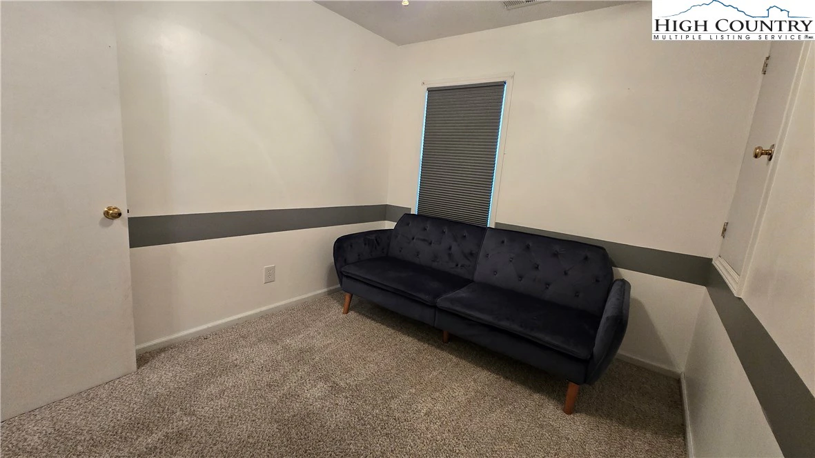 Image number 5 for the current listing