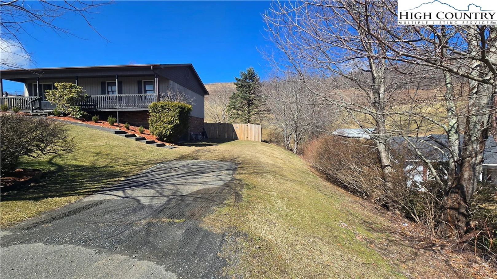 Image number 17 for the current listing