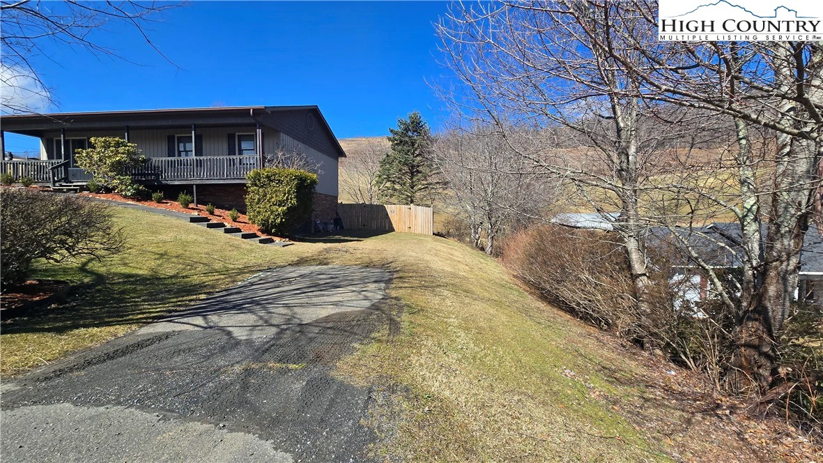 Image number 17 for the current listing