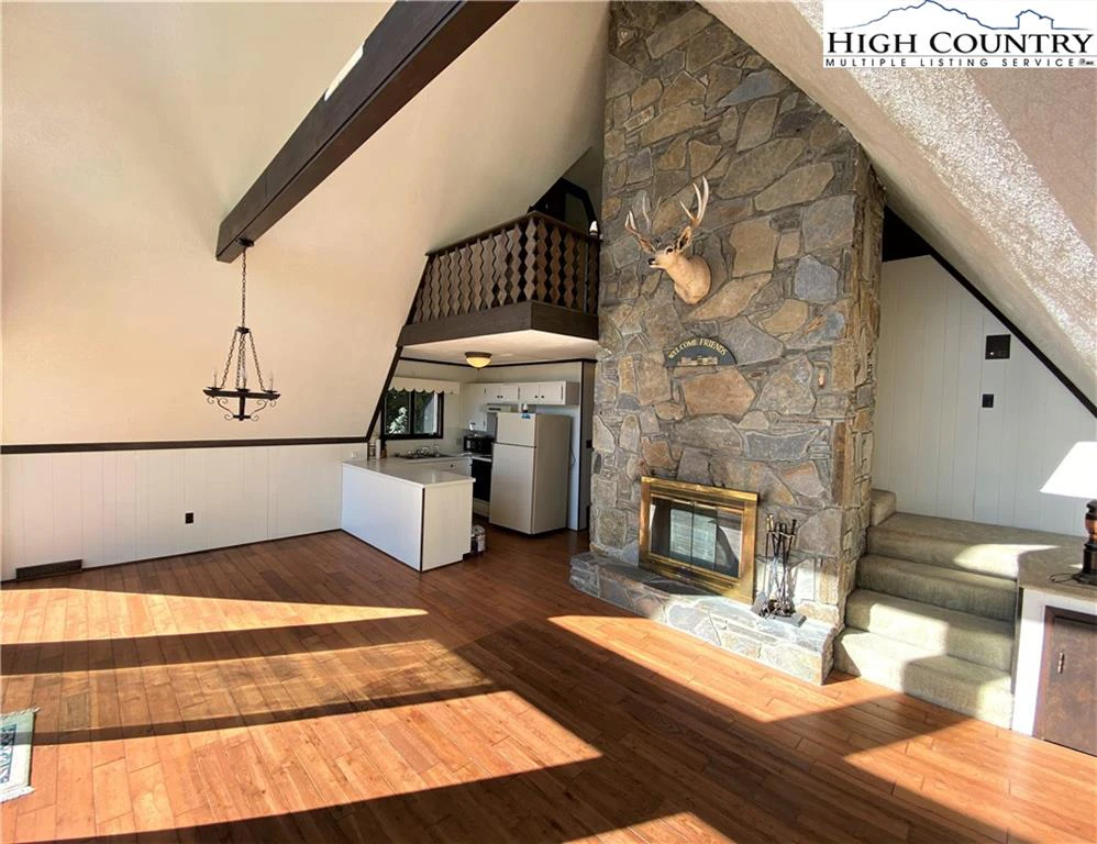 Image number 17 for the current listing