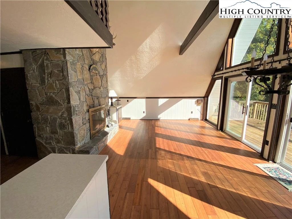 Image number 16 for the current listing