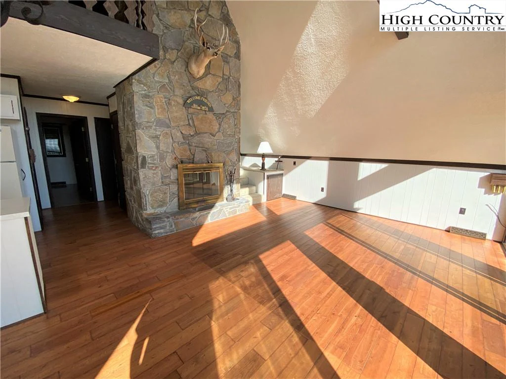 Image number 2 for the current listing