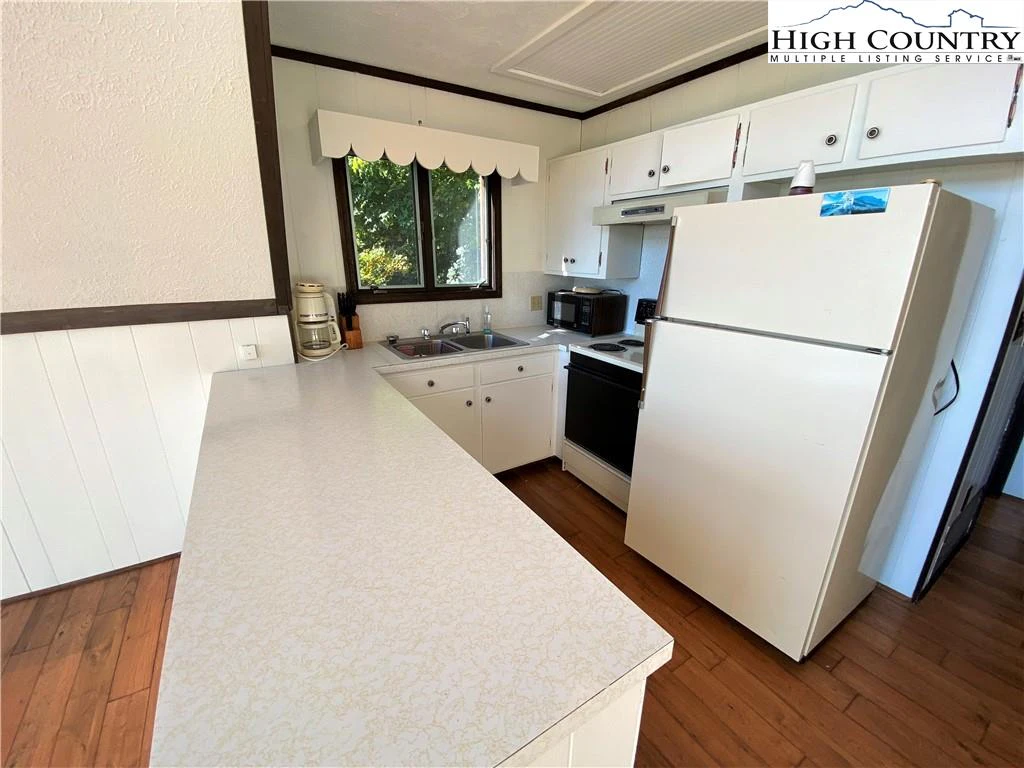 Image number 12 for the current listing