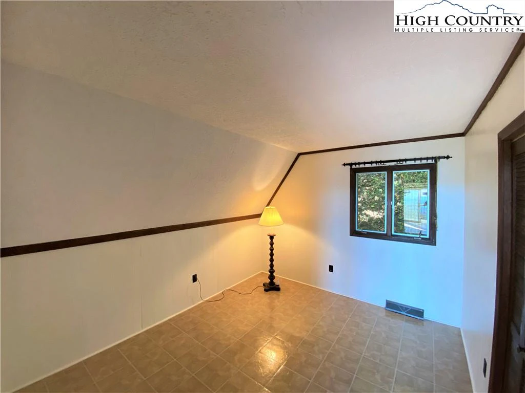Image number 10 for the current listing