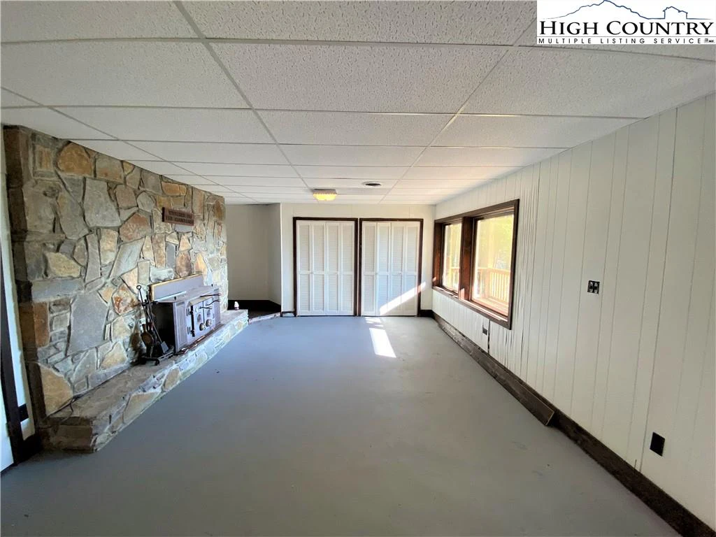 Image number 4 for the current listing