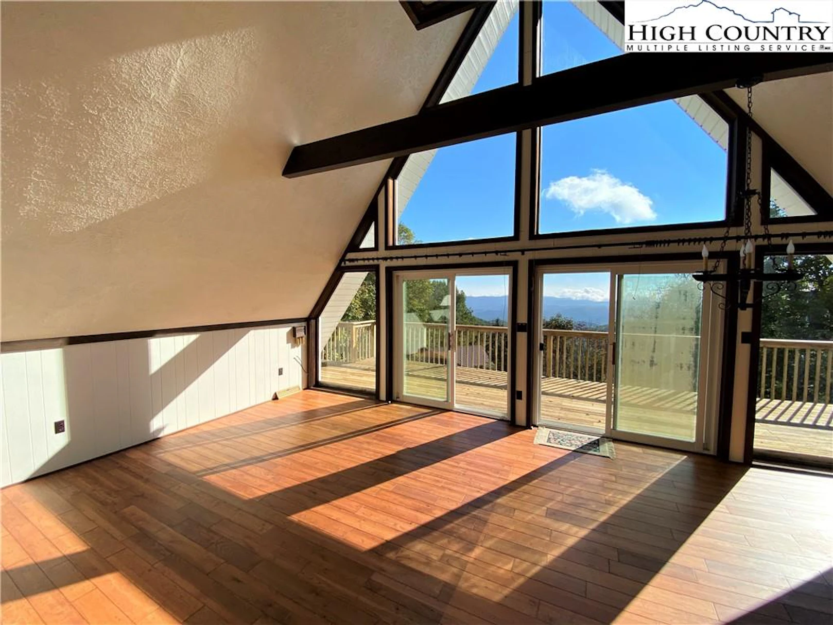Image number 19 for the current listing