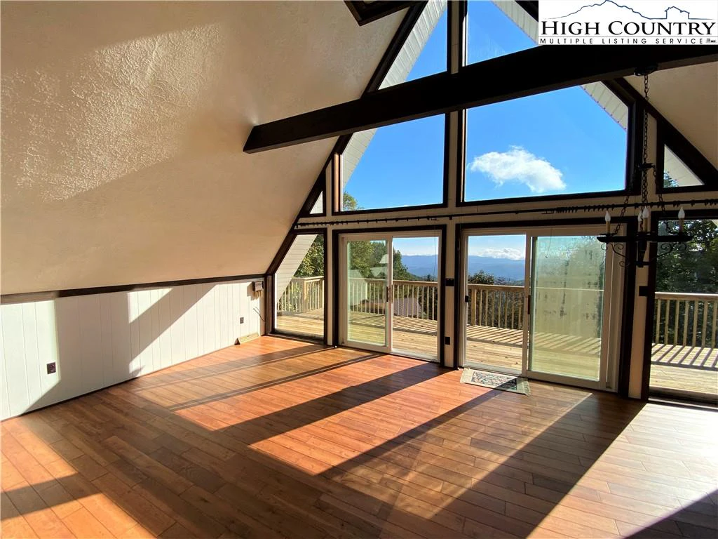 Image number 19 for the current listing