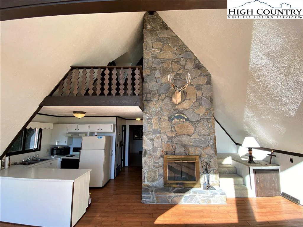 Image number 18 for the current listing