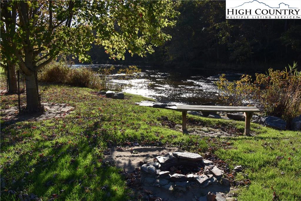 Image number 19 for the current listing