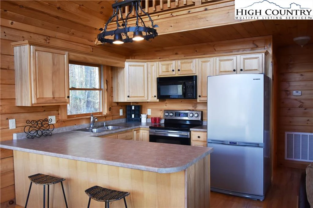 Image number 11 for the current listing