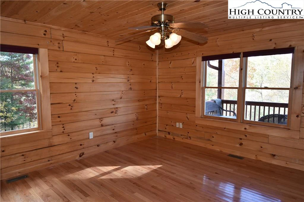 Image number 8 for the current listing
