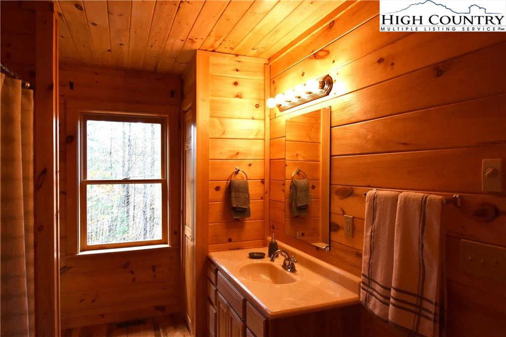 Image number 7 for the current listing