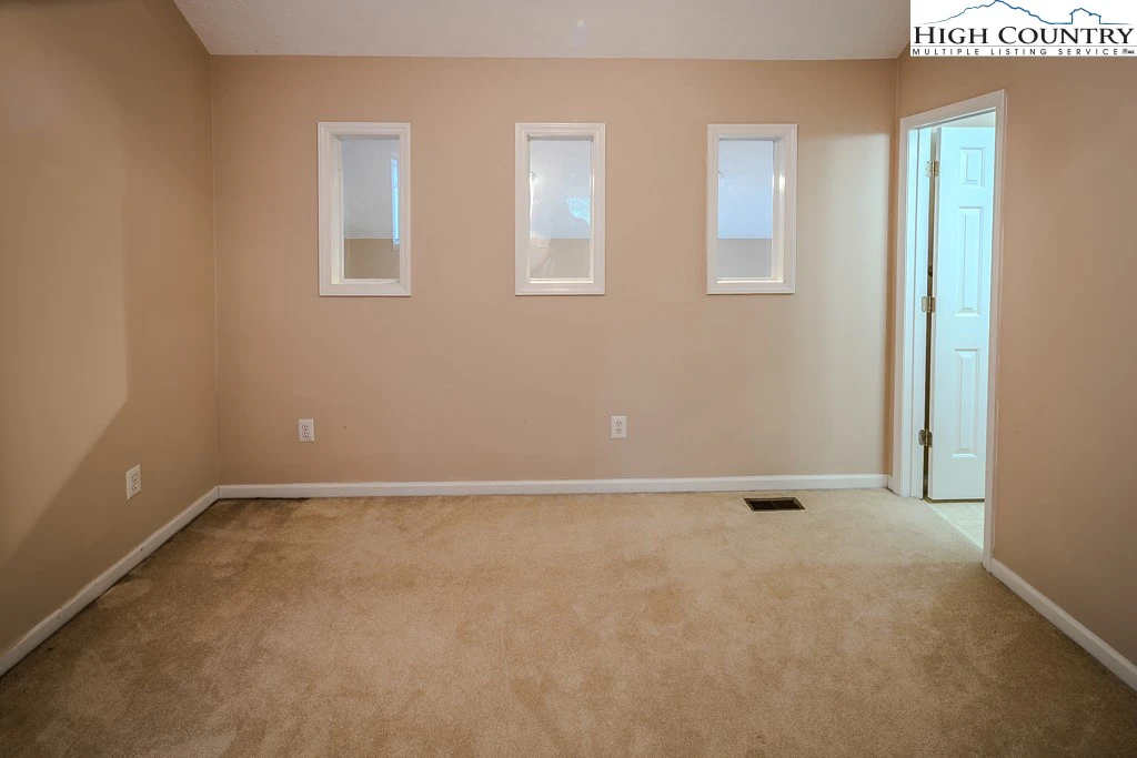 Image number 7 for the current listing