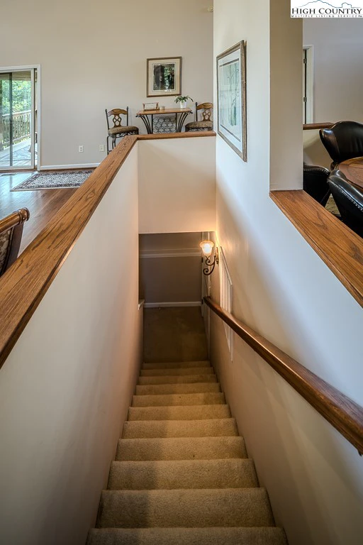 Image number 14 for the current listing