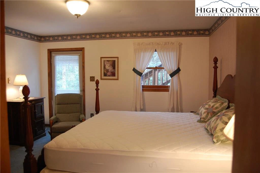 Image number 2 for the current listing