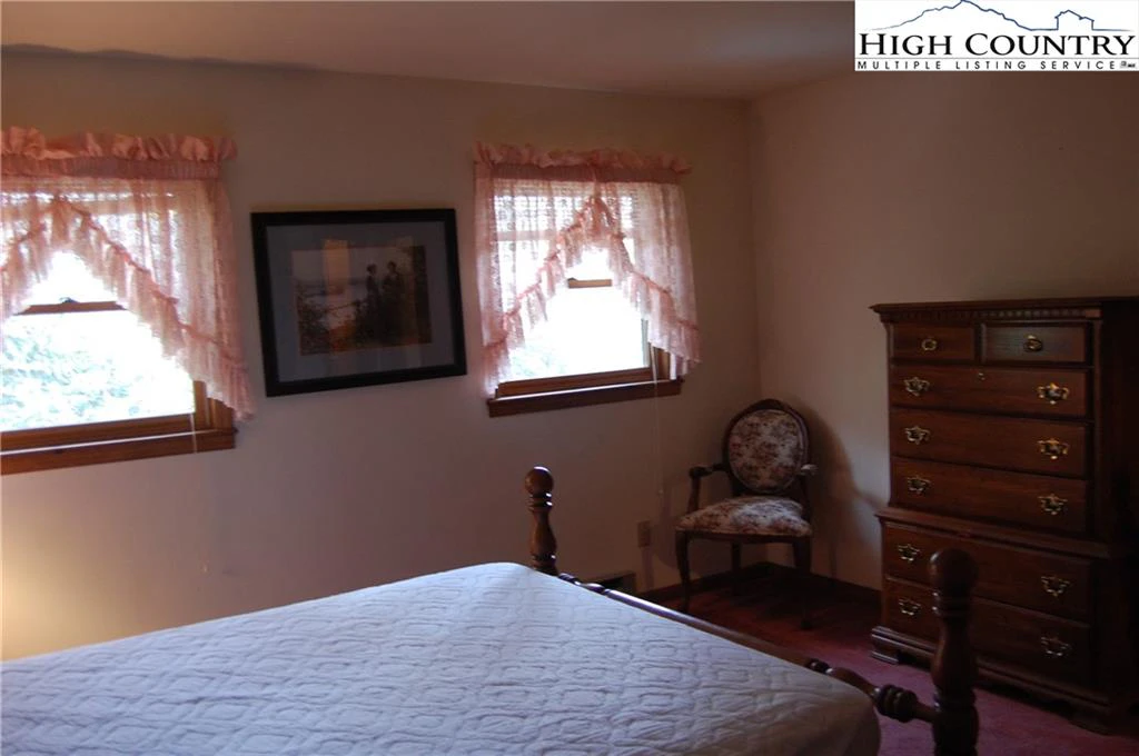 Image number 10 for the current listing