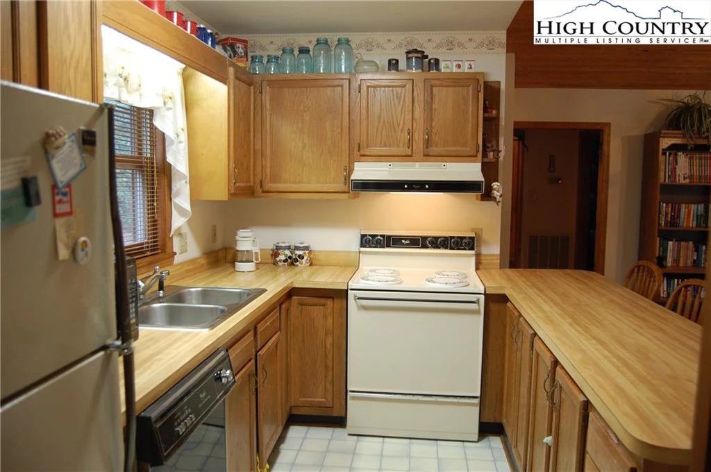 Image number 13 for the current listing