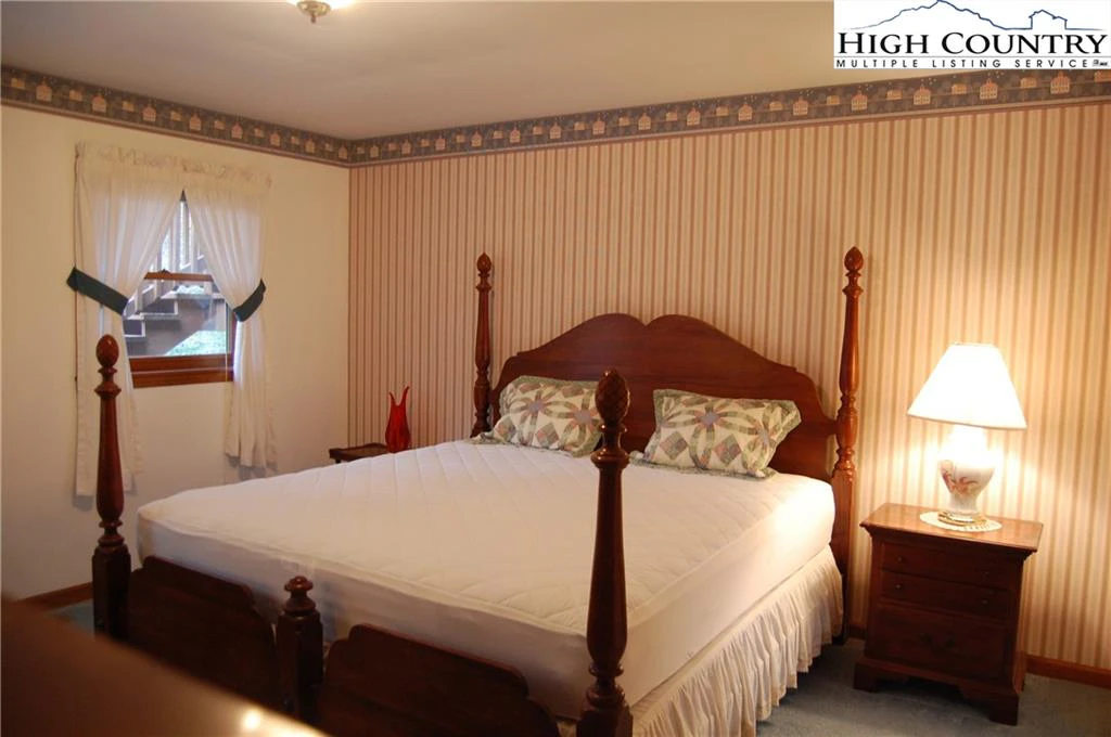 Image number 12 for the current listing