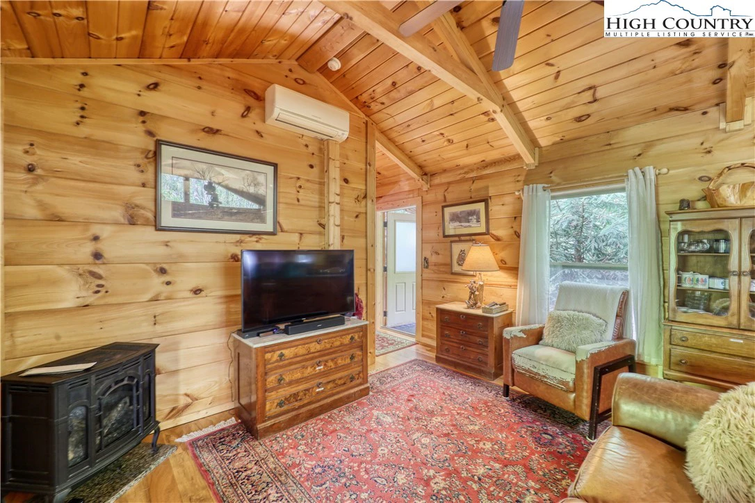 Image number 28 for the current listing