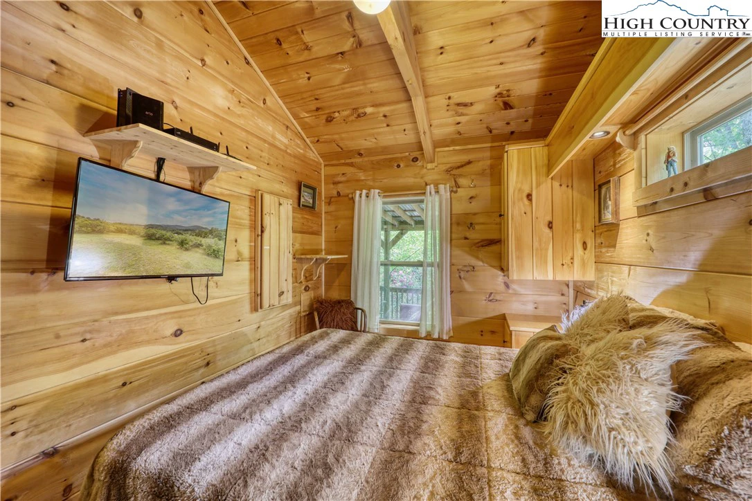 Image number 19 for the current listing