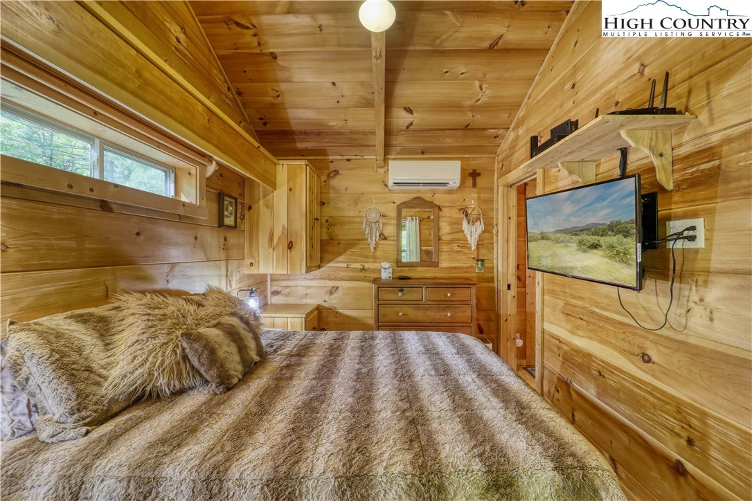 Image number 18 for the current listing
