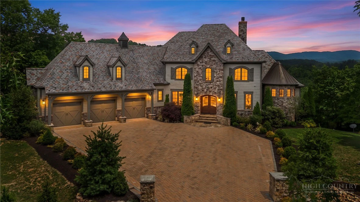 Image number 1 for the current listing