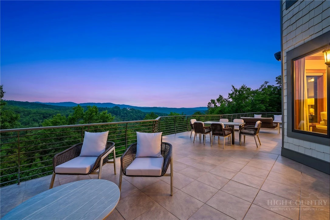 Image number 9 for the current listing