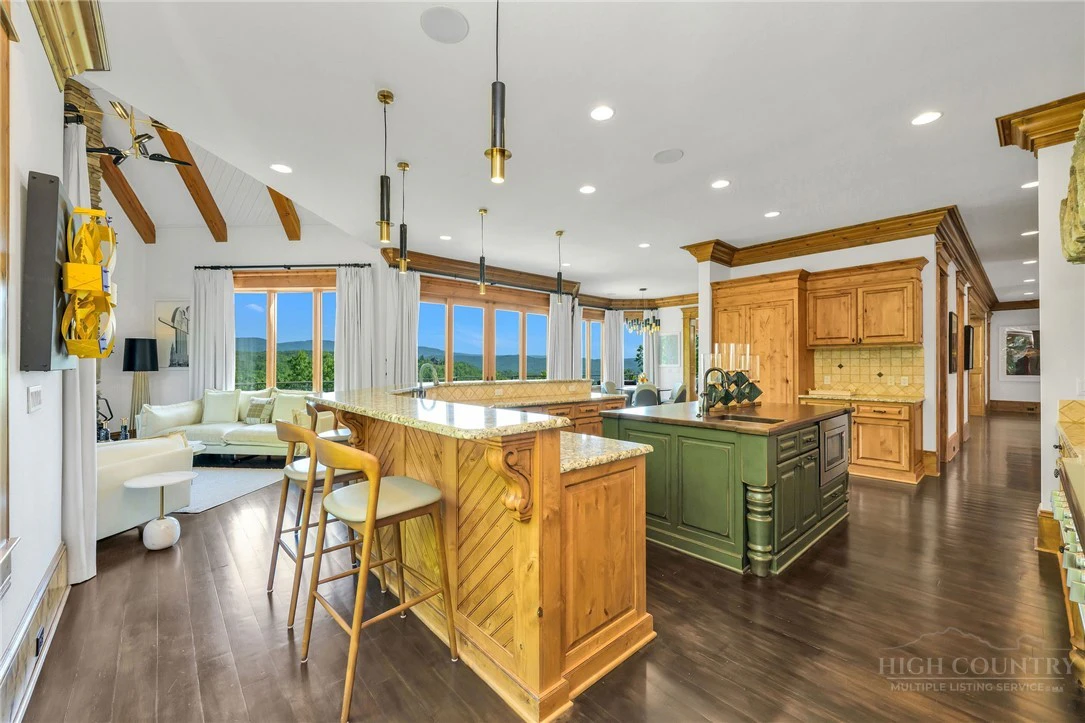 Image number 18 for the current listing