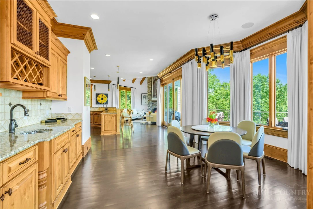 Image number 20 for the current listing