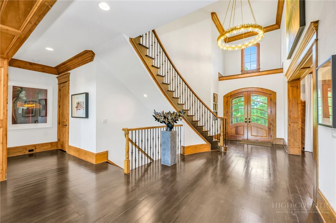 Image number 10 for the current listing