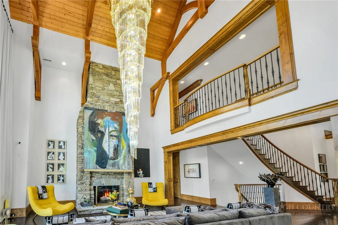 Image number 13 for the current listing