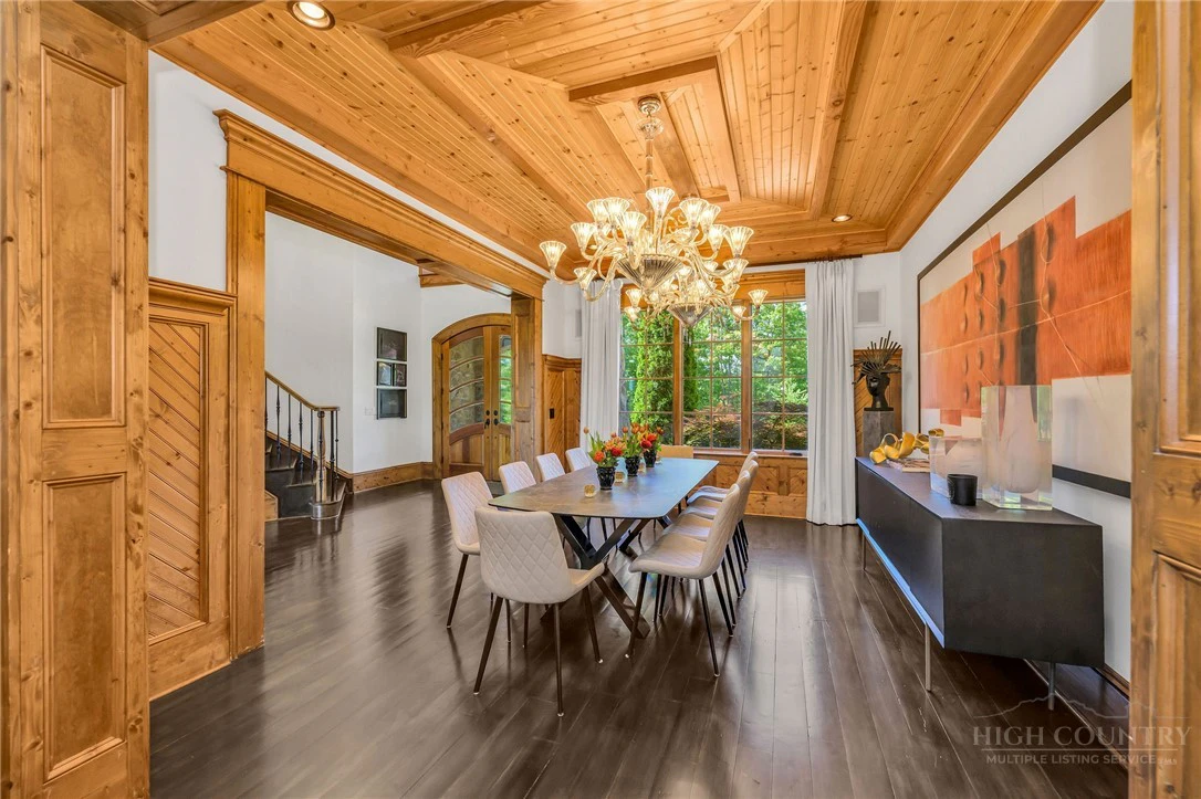 Image number 14 for the current listing