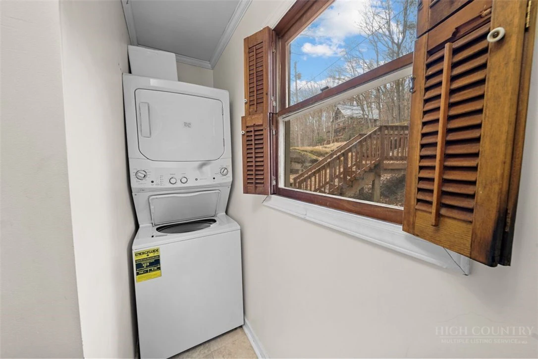 Image number 8 for the current listing