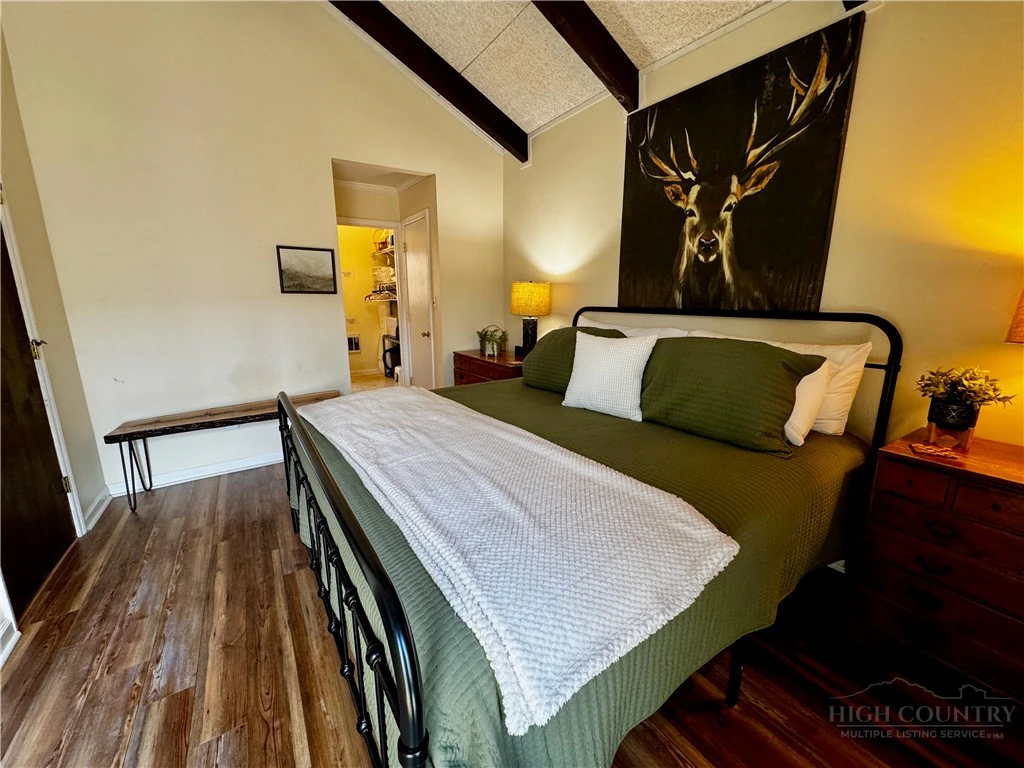Image number 4 for the current listing